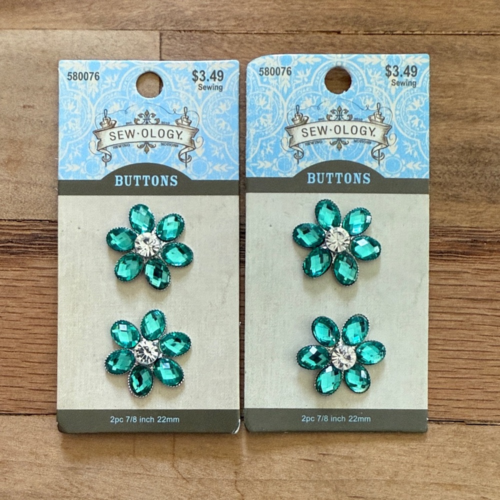 Sew-Ology Teal Flower Buttons